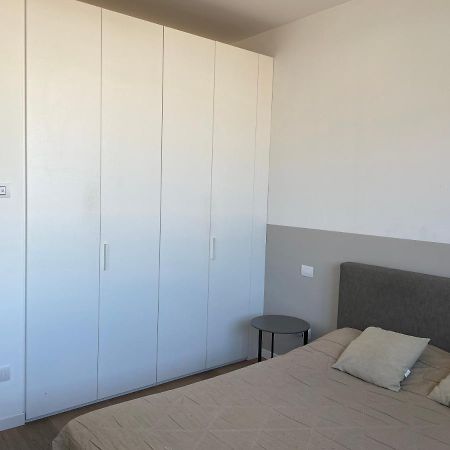 Confortevole Bilocale In Largo Marinai D'Italia Milan Bagian luar foto