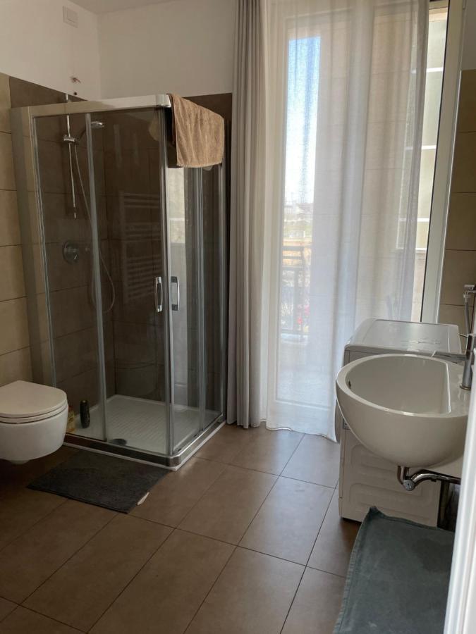 Confortevole Bilocale In Largo Marinai D'Italia Milan Bagian luar foto