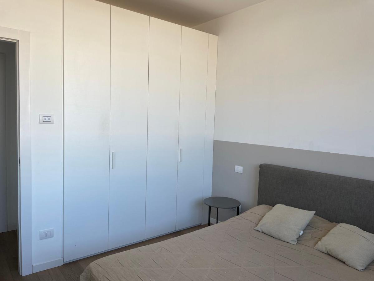 Confortevole Bilocale In Largo Marinai D'Italia Milan Bagian luar foto