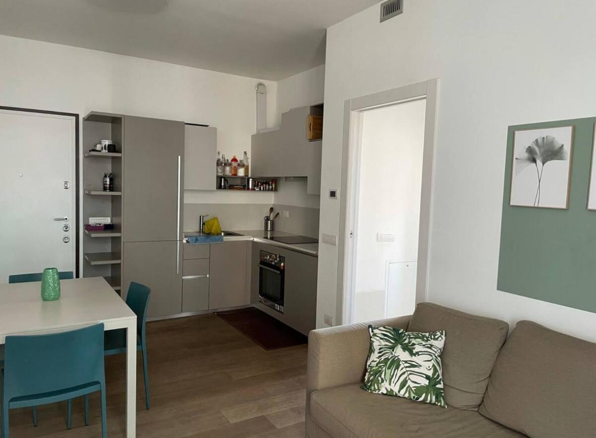 Confortevole Bilocale In Largo Marinai D'Italia Milan Bagian luar foto